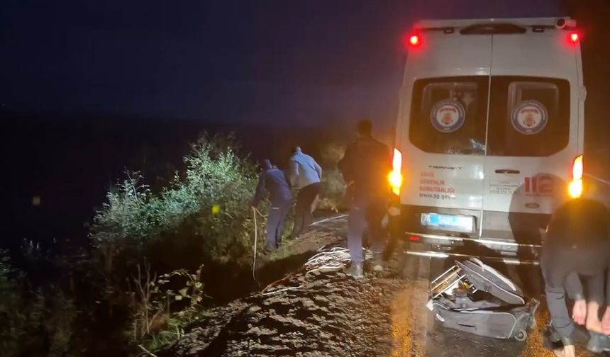 Kastamonu'nun ilçe yolunda korkutan kaza: Araç denize uçtu!