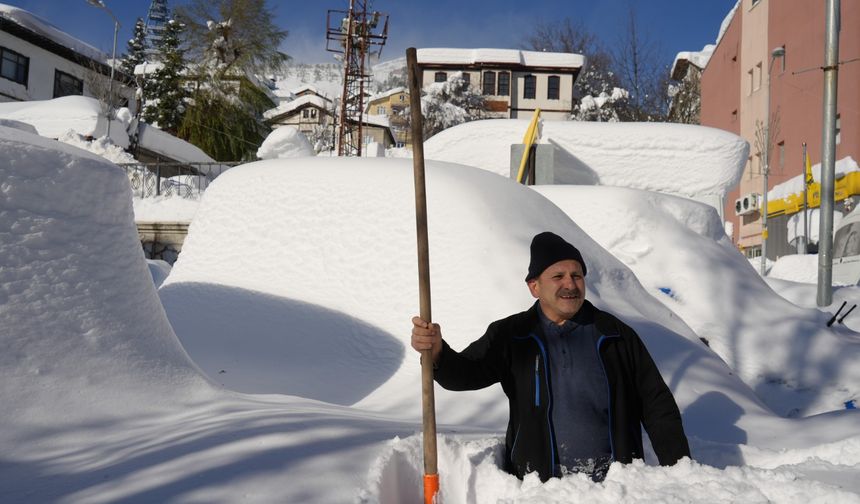 Kastamonu'nun ilçelerinde kar kalınlığı 1,5 metreyi aştı: Ortaya çıkan manzara şaşırttı