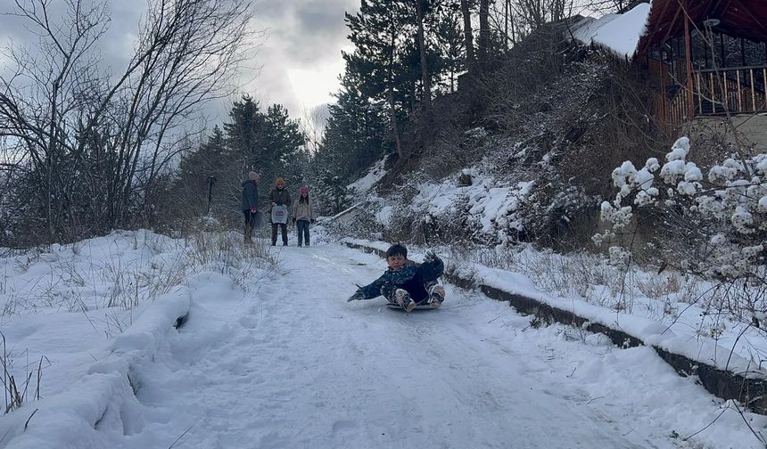 Kastamonu'nun ilçesinde çocuklar karın tadını çıkardı