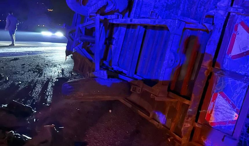 Otomobil traktöre çarptı: Feci kazada 4 kişi yaralandı