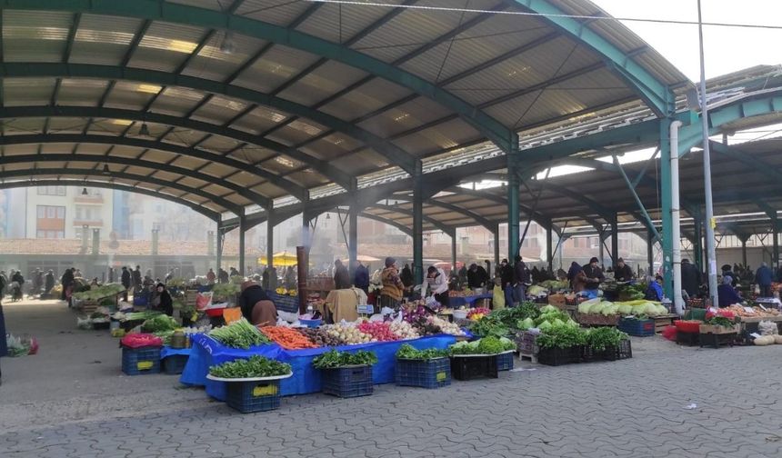 Taşköprü Cuma Pazarı’nda Yeni Yıl Öncesi Fiyatlar Nasıl?