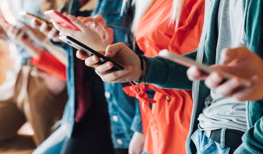 Öğrenciye ÖTV'siz akıllı telefon geliyor: Modeller belli oldu!