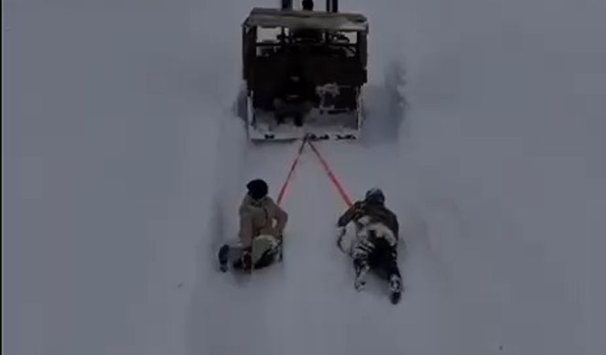 Kastamonu'da traktörün arkasına bağlanan lastiklerle kaydılar!