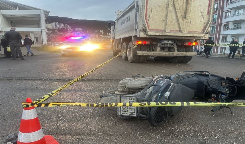 Kamyon ile Motosiklet Çarpıştı: 19 Yaşındaki Sürücü Hayatını Kaybetti