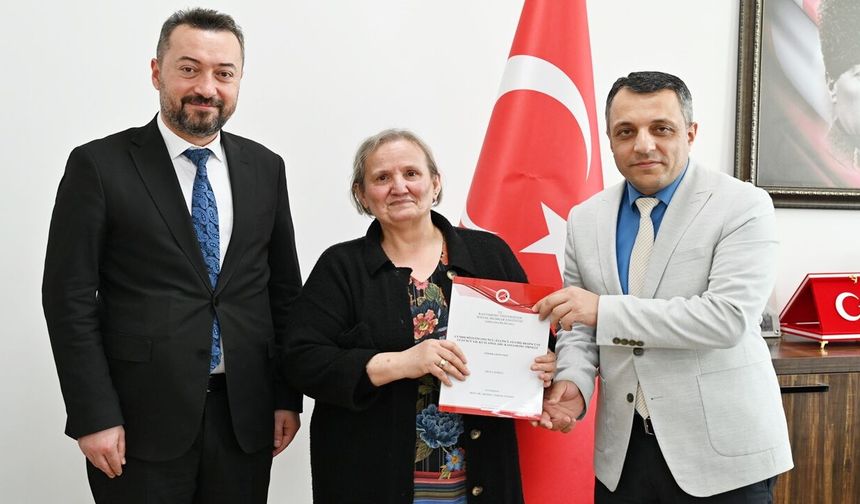 Kastamonu'da 70 Yaşında 4 Çocuk ve 4 Torun Sahibi: 'Kebeli Teyze' Yüksek Lisans Mezunu Oldu