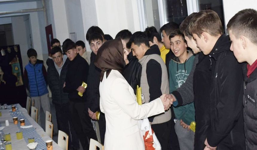 Ağlı Kaymakamı Büşra Çelebi Öğrencilerle İftar Sofrasında Buluştu