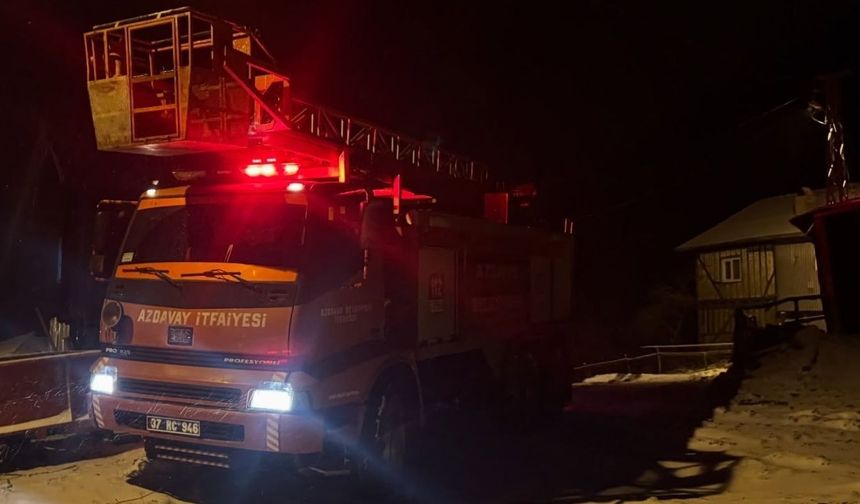 Kastamonu’nun ilçesinde çatı yangını paniği