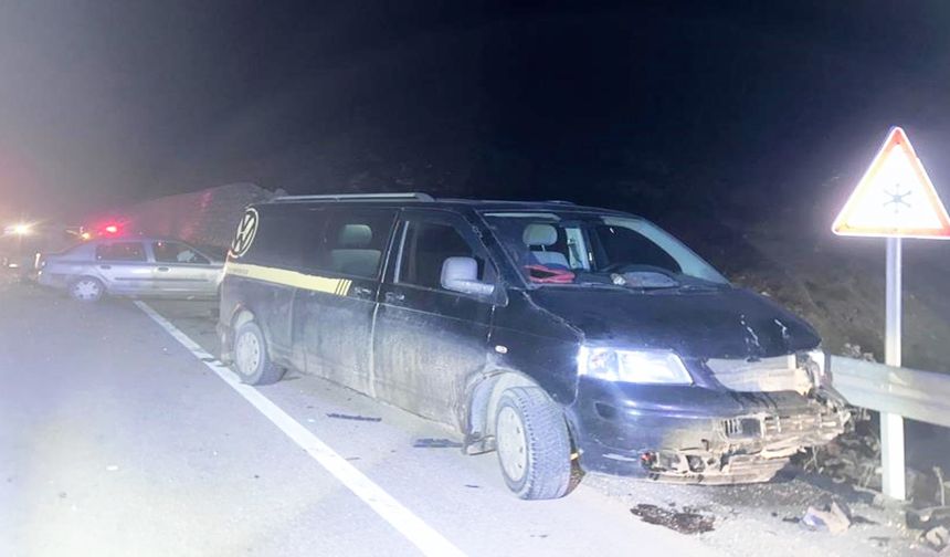 Kastamonu'da Feci Kaza: Otomobil ile Minibüs Çarpıştı! Yaralılar Var