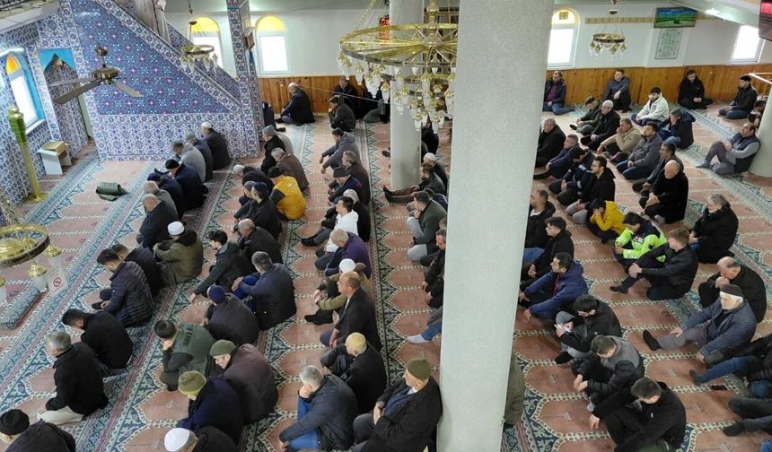 Deprem şehitleri için Kastamonu’da Yasin okundu, cemaat tek yürek oldu