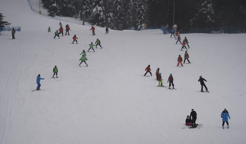 Eğlencenin adresi yine Ilgaz: Kayakseverler milli parka akın etti