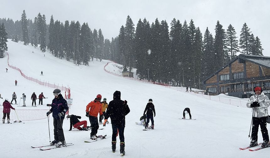 Kastamonu'da Kar Yağışı Yeniden Başladı: Ilgaz Dağı’nda Sis ve Kar Etkili Oluyor