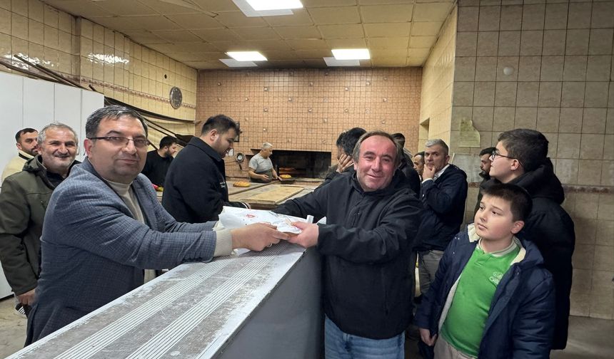 İlk oruç açıldı: Taşköprü'de ramazan pidesine yoğun ilgi!