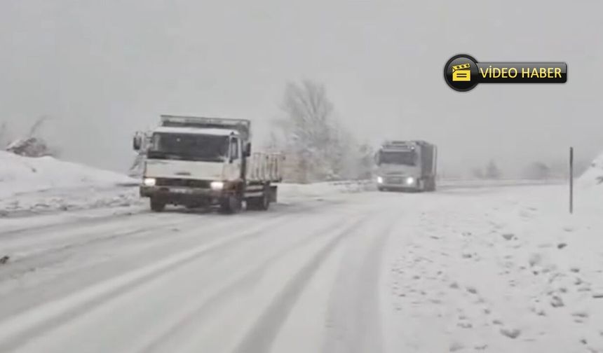 Sürücüler Güçlükle İlerliyor: Kastamonu’da Kar Yağışı Hayatı Olumsuz Etkiliyor