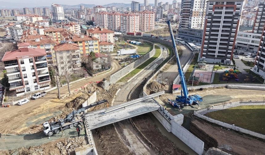 Kastamonu'da iki yaka yeniden birleşti: Kirişler yerleştiriliyor