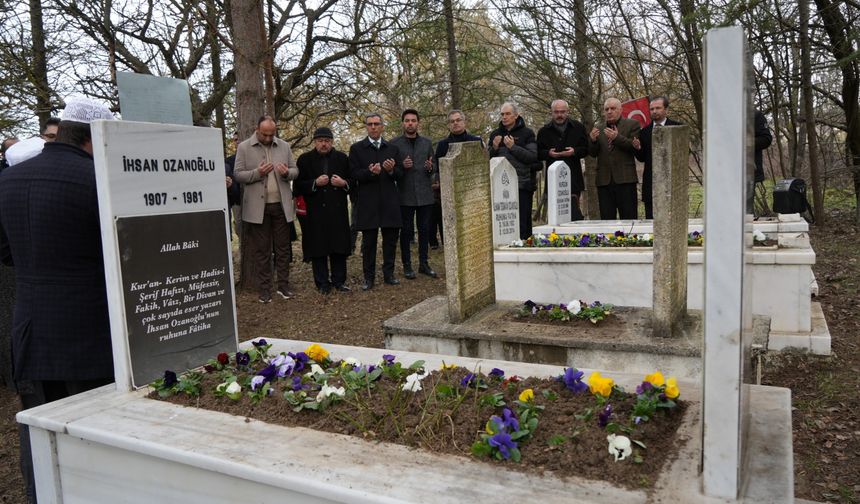 Kastamonu'da Halk Ozanı İhsan Ozanoğlu dualarla anıldı