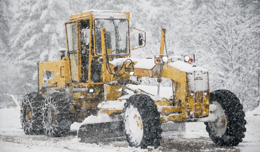 Kastamonu'da kar mücadelesi başladı! 194 köy yolu kapalı: İlçelerde son durum!