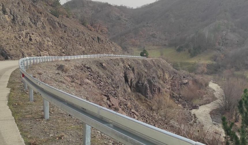 Kastamonu’da tehlikeli güzergahlara bariyer: Çalışmalar hız kesmiyor