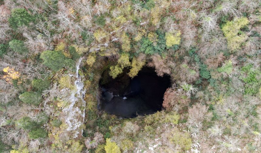 Kastamonu'daki mağaranın içinden şelale akıyor: Karadeniz'in en derin mağarası mest ediyor!