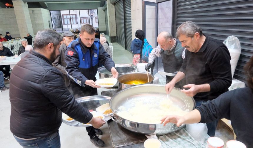 Kastamonu'nun ilçesinde kurulan ramazan çadırında ilk iftar yapıldı
