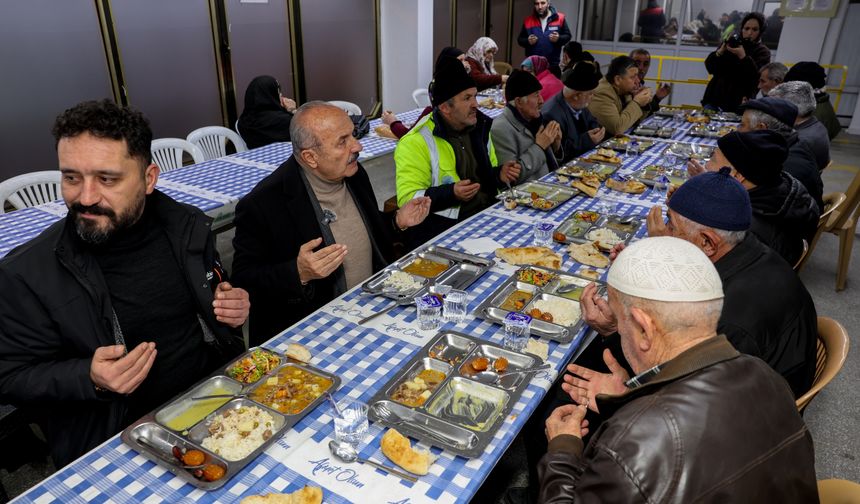 Taşköprü Belediye Başkanı Arslan ilk iftarını vatandaşlarla yaptı