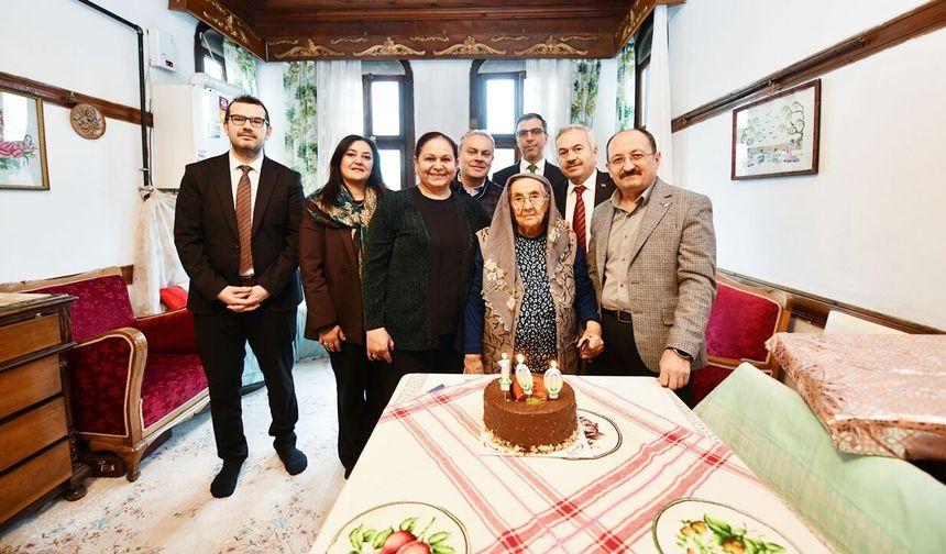 Kastamonu’da asırlık çınar: 100 yaşına giren Atiye nineye doğum günü sürprizi