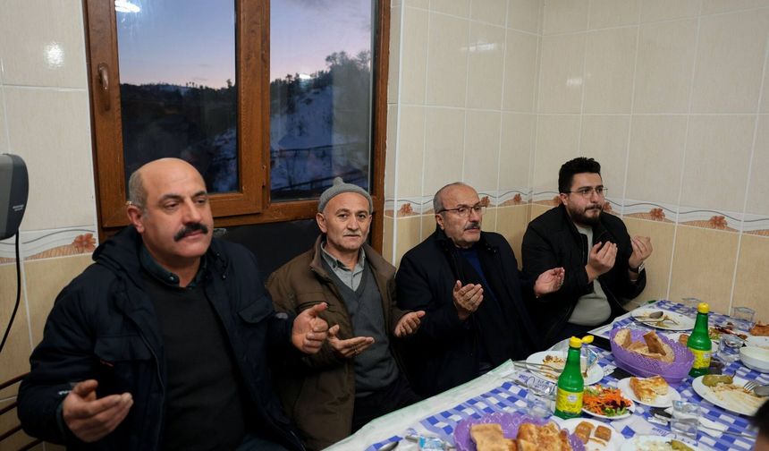 Başkan Hüseyin Arslan Üzüktaş’ta İftar Sofrasına Konuk Oldu