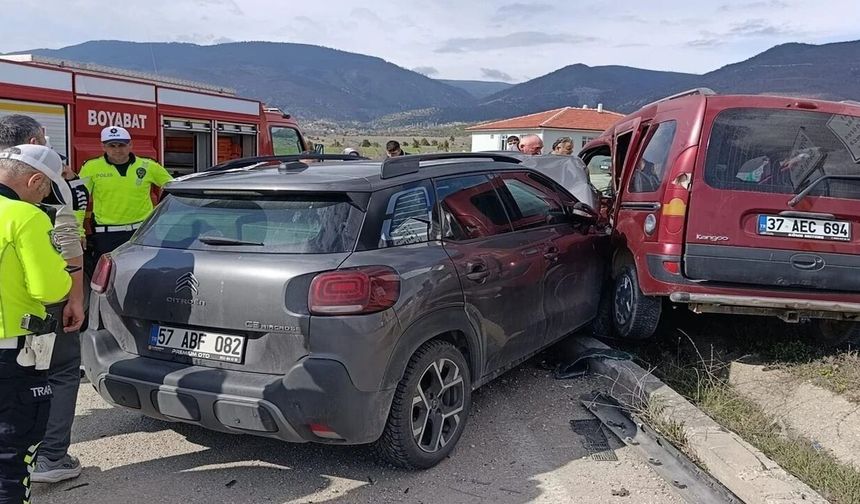 Kastamonu–Sinop yolunda korkutan kaza: Yaralılar var!