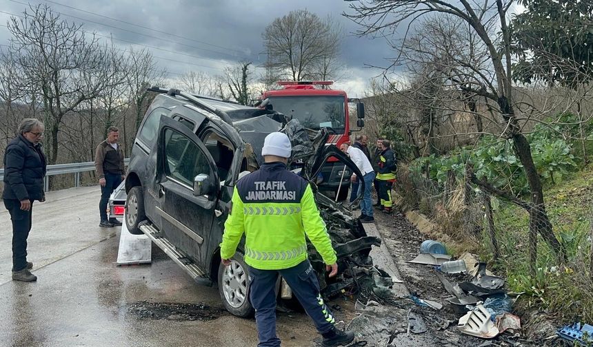 Feci kaza! Kamyonet ile kamyon çarpıştı: 2 ölü, 2 ağır yaralı!