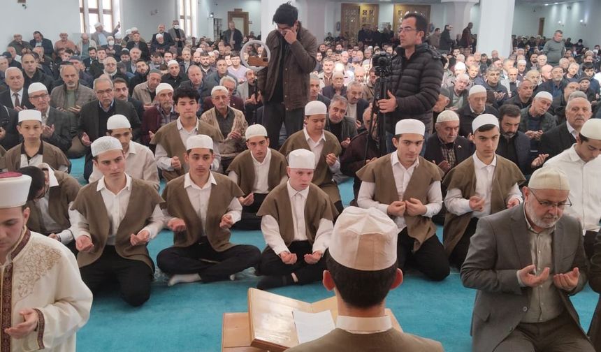 Kastamonu’da 3.200 Hatimle Şehitler İçin Tek Yürek Olundu