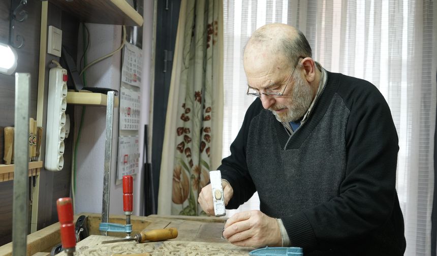 Kastamonu'da asırlık sanatı kilerinde yaşatıyor: Ayetleri ilmek ilmek istiyor