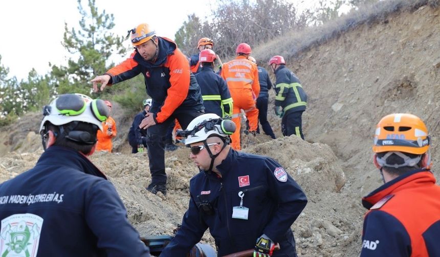 Kastamonu’da nefes kesen tatbikat: Heyelan anı adım adım canlandırıldı