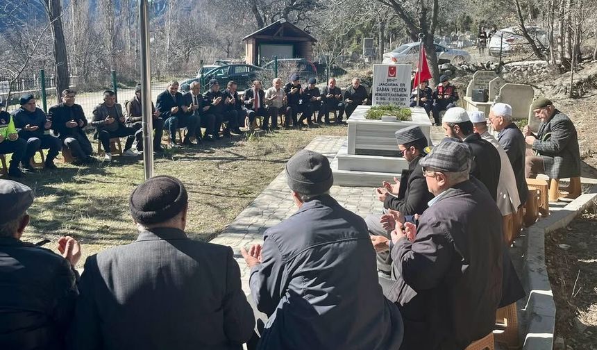 Kastamonu'nun ilçesinde şehadetinin yıl dönümünde kabri başında anıldı