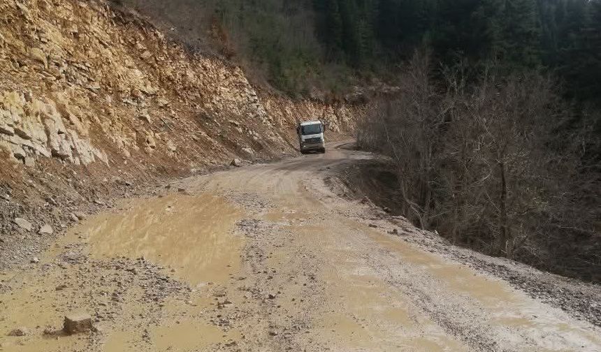 Kastamonu'nun ilçesinden tepki geldi! Köy yolu tahrip oldu: Vatandaşlar çözüm bekliyor!