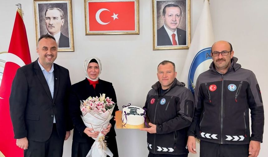 Kastamonu’da kadın belediye başkanına pastalı 8 Mart sürprizi