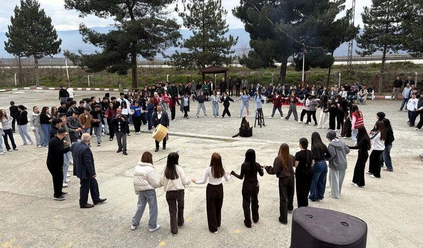 Tosya’da Nevruz coşkusu: Kadim gelenekler birlikte yaşandı