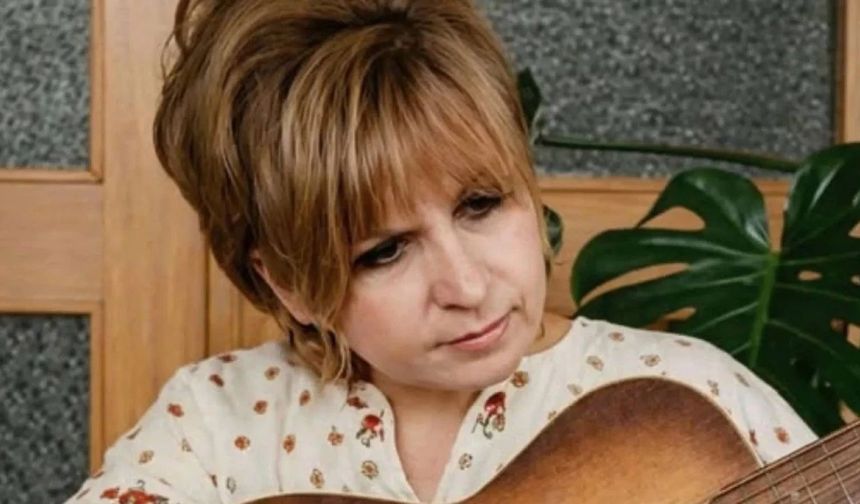 Unutulmaz şarkıların söz yazarı Ülkü Aker hayatını kaybetti