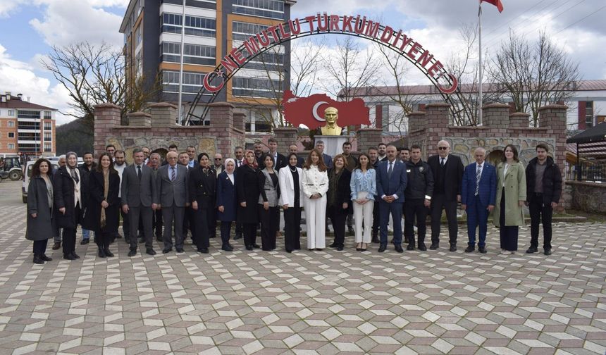 Kastamonu'da veda programı: Yılların emeği alkışlarla uğurlandı