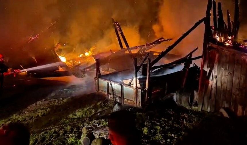 Feci olay! Samanlığa yıldırım düştü: Samanlık ve traktör küle döndü!