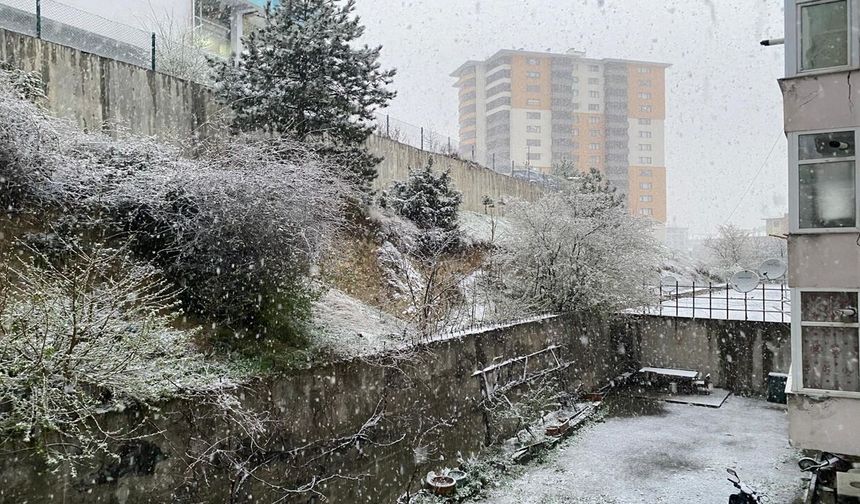 Son dakika: Kastamonu merkez beyaza büründü