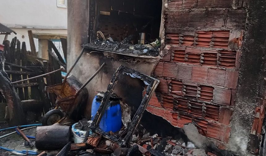 Kastamonu'da korkutan yangın: Ev kullanılmaz hale geldi!