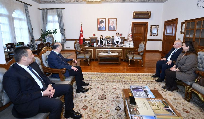 Kastamonu'da öğrenciler Vali Dallı'yı ziyaret etti