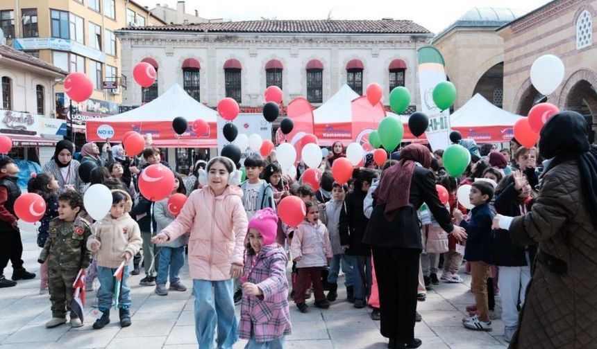 Kastamonu’dan Filistin’e umut mesajı: Mektuplar balonlarla gökyüzüne bırakıldı