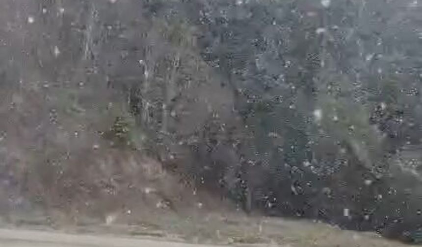 Kastamonu'nun ilçesinde yağmur yerini kara bıraktı!