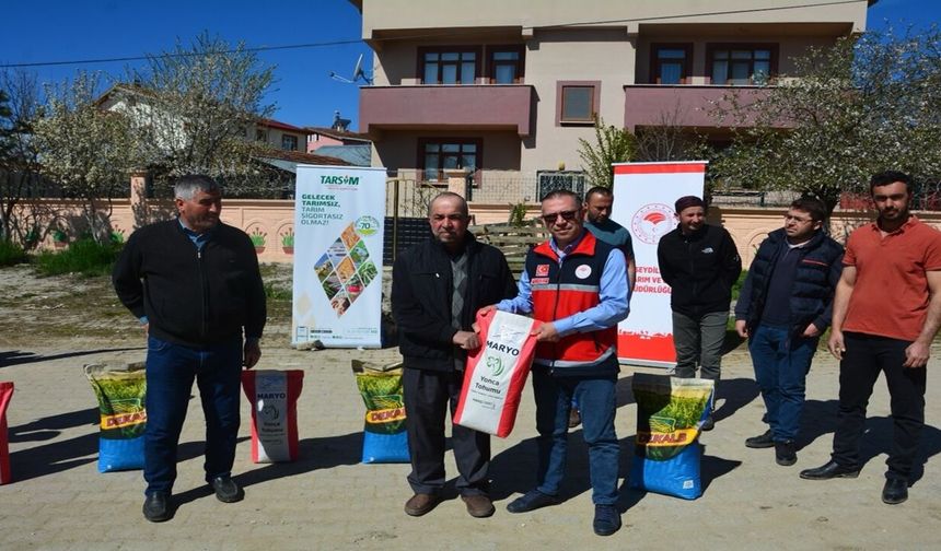 Kastamonu'da çiftçiye korunga ve yonca tohumu dağıtıldı