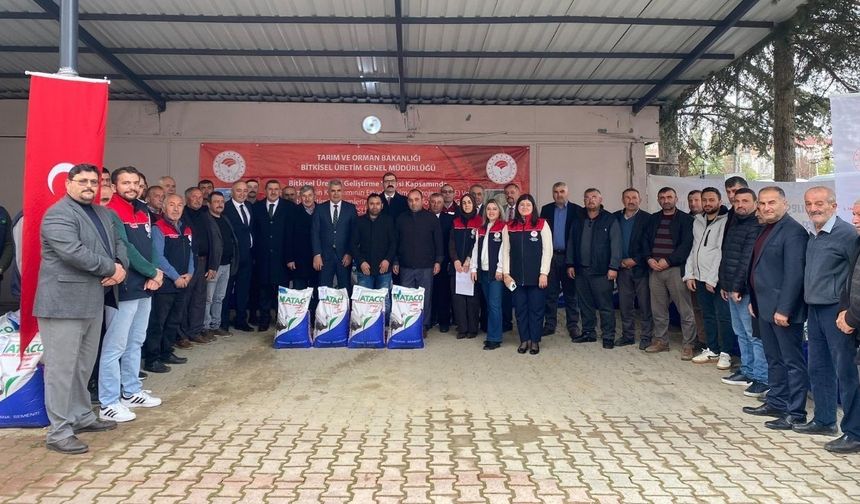 Taşköprü’de çiftçiye büyük destek: 73 üreticiye hibeli tohum dağıtıldı