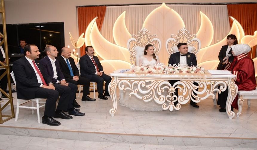 Çorum ve Kastamonu protokolü bu düğünde buluştu: Kastamonu Valisi nikah şahidi oldu