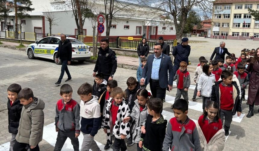 Kastamonu’da kaymakam trafik uygulamasına katıldı: Öğrenciler için talimat verdi