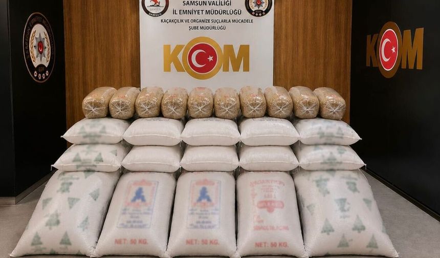 Kamyonette yüklü miktarda kaçak tütün ele geçirildi