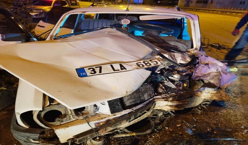 Kastamonu plakalı otomobille kafa kafaya çarpıştı: Can pazarında çok sayıda yaralı var!