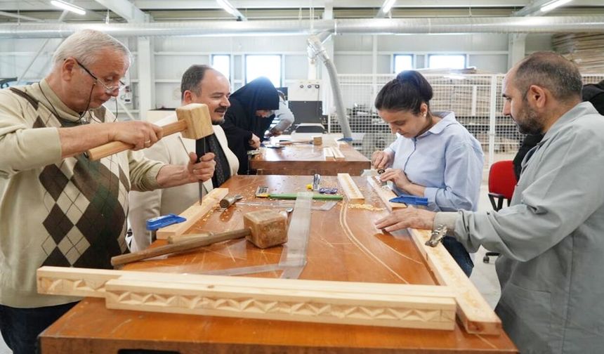 Kastamonu'da ahşap oyma sanatının geleceği kurtuluyor